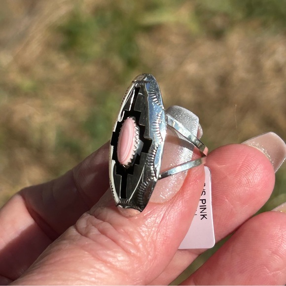 Navajo Made Sterling Silver Queen Conch Shadow Box Ring - Picture 5 of 13